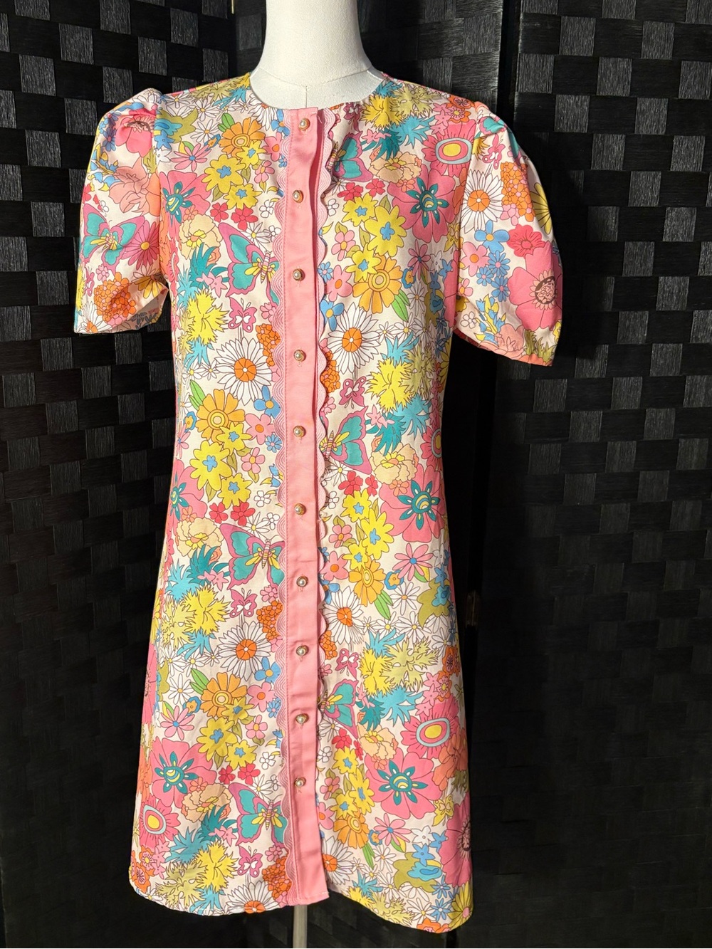 Pink Floral Button Front Scallop Trim Puff Short Sleeve Mini Shift Dress - Picture 2 of 7